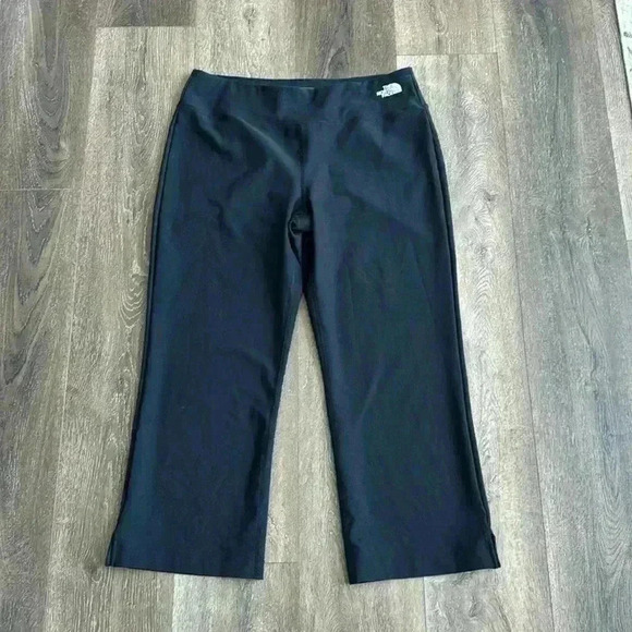 North Face Cropped Pants.  Women’s size medium.  Black. - Picture 1 of 6